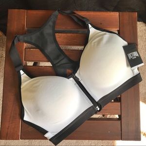 Victoria’s Secret Incredible Front Close Sport Bra